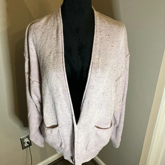 Universal Thread size medium lavender cardigan with wood type buttons and pocket - Picture 1 of 4